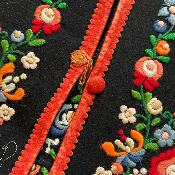 Vintage Embroidered Vest - Picture 3 of 4